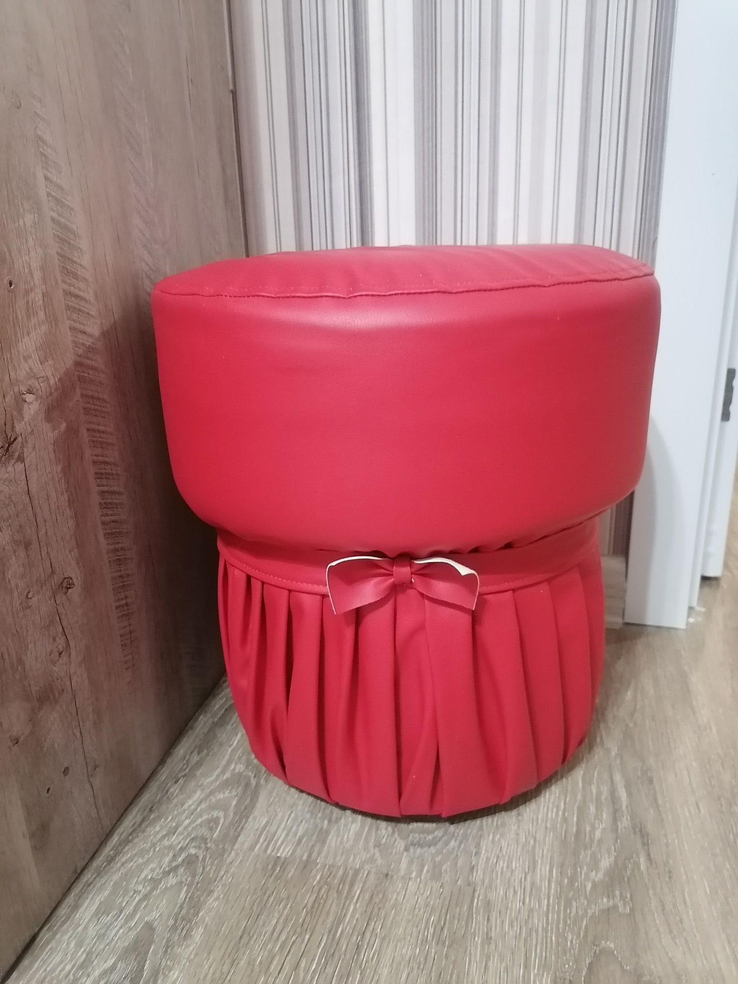 Продам  Новый пуф. В экокоже.В наличии 1 шт.