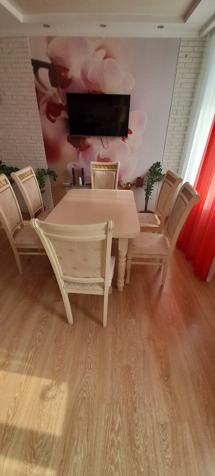 Продам стол и стулья