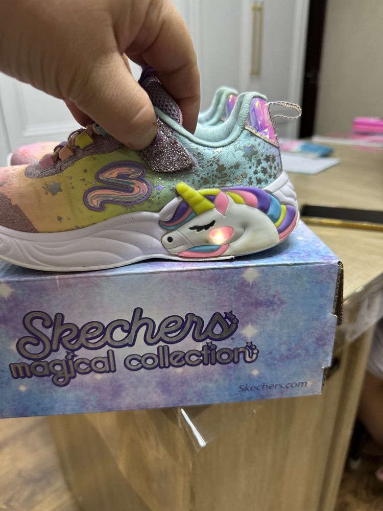 Кроссовки Skechers, город Шымкент