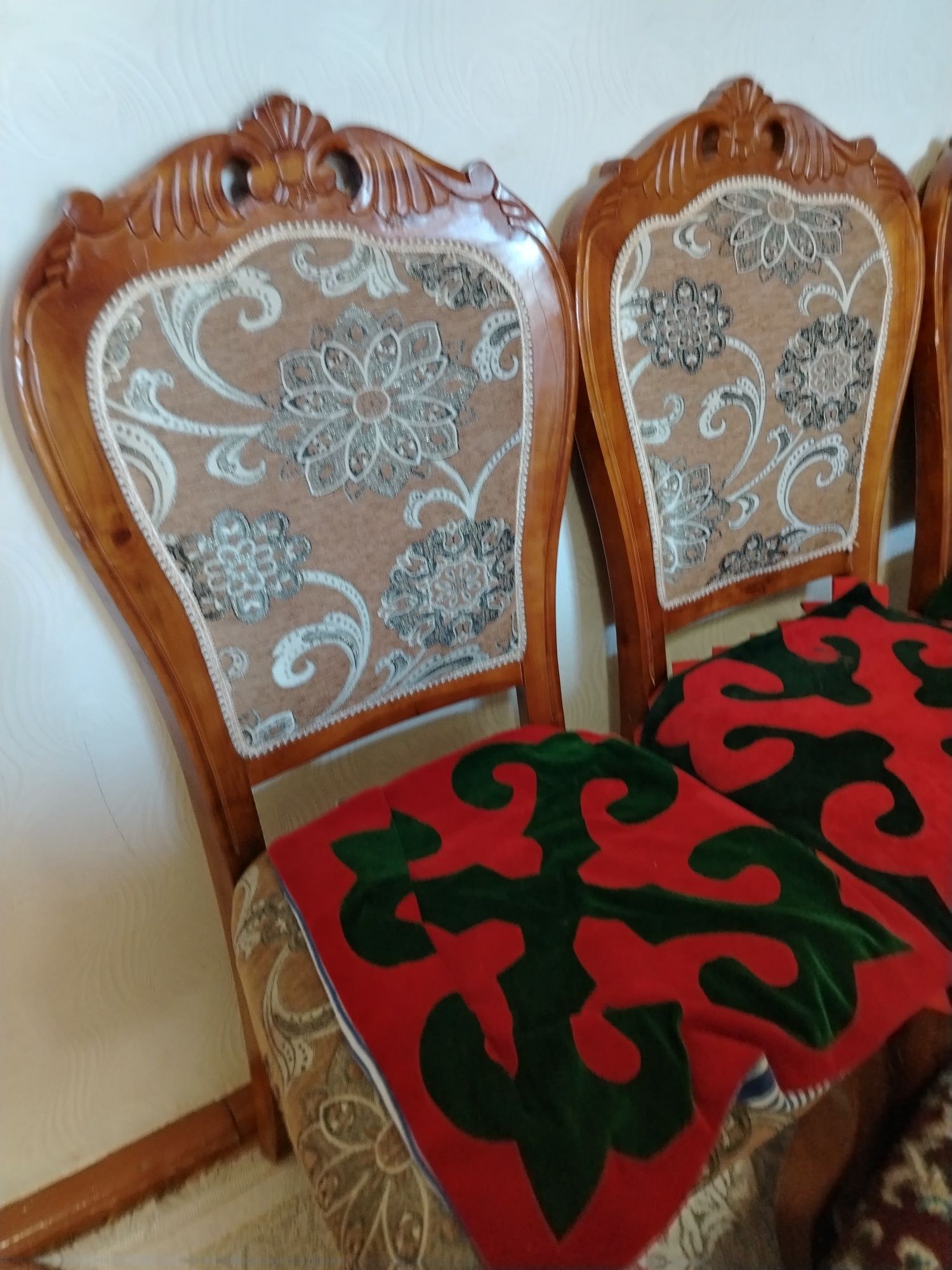 Продам стол и стулья