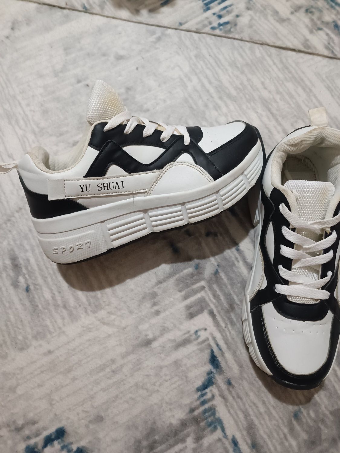 Кроссовки на роликах heelys