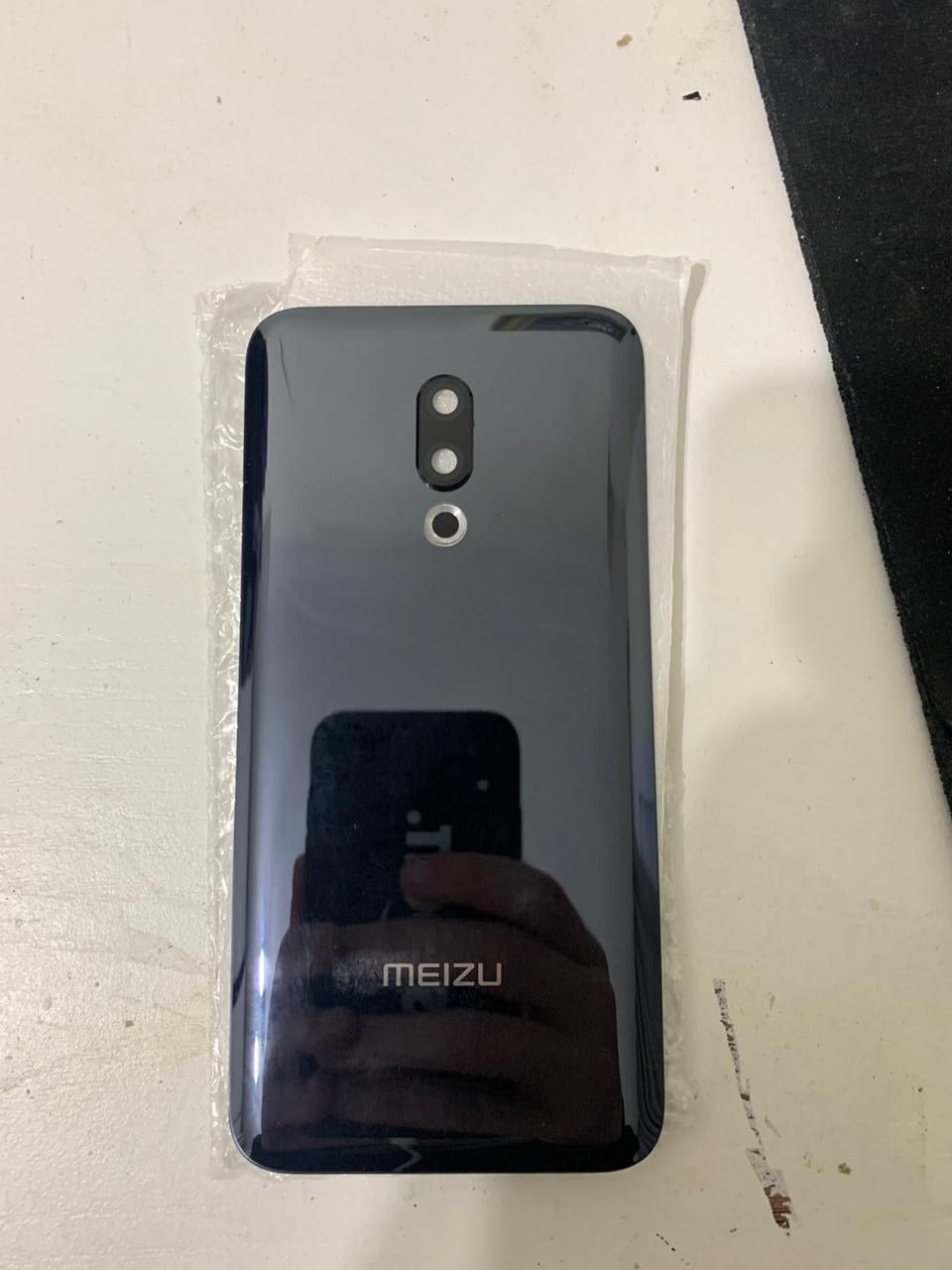 Продам заданию крышку от Meizu 16 Plus Black