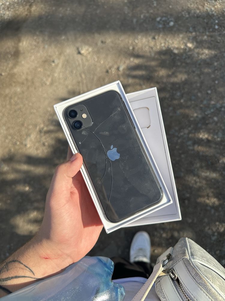 Iphone 11 разбитый