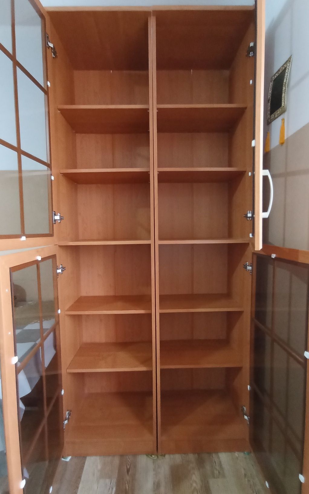 Продам шкаф, сервант