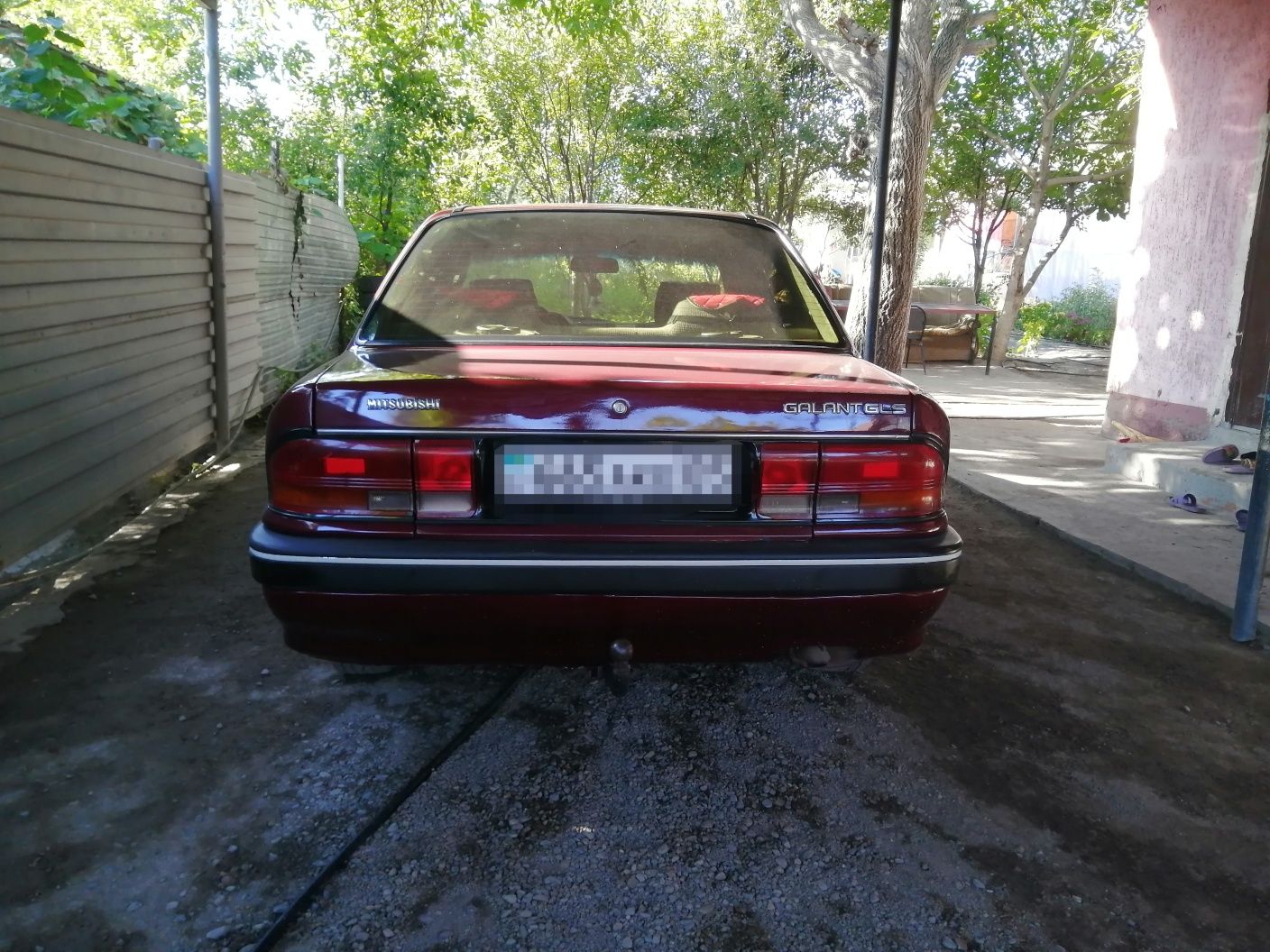 Mitsubishi Galant 1.8 объем 1,500 000 млн  возможен  торг  у  капота
