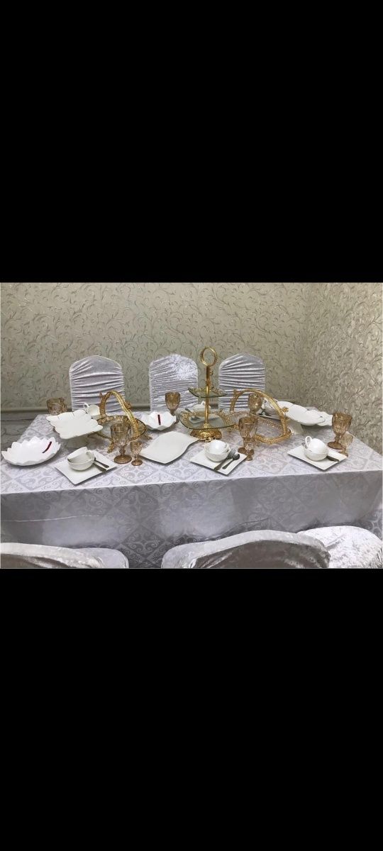 Аренда столов и стульев с посудой