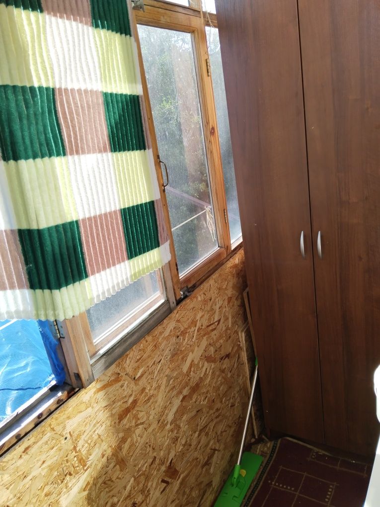Продам 1 комнатную квартиру центр.рядом все есть с мебелью.