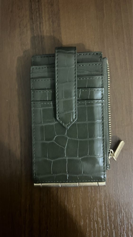 Кошелек Charles & Keith, зеленый
