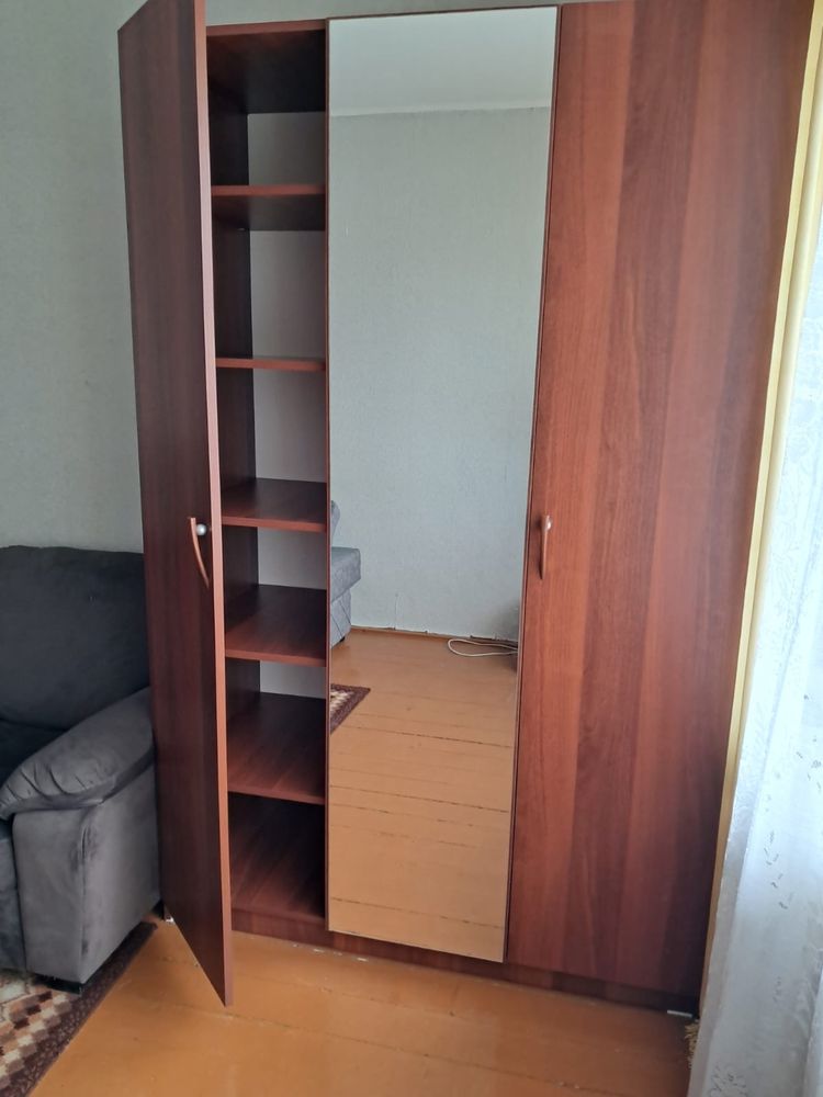Продам хороший вместительный шкаф