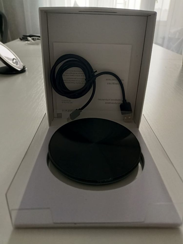 Беспроводная зарядка Rombica NEO Zeta Quick (Black)