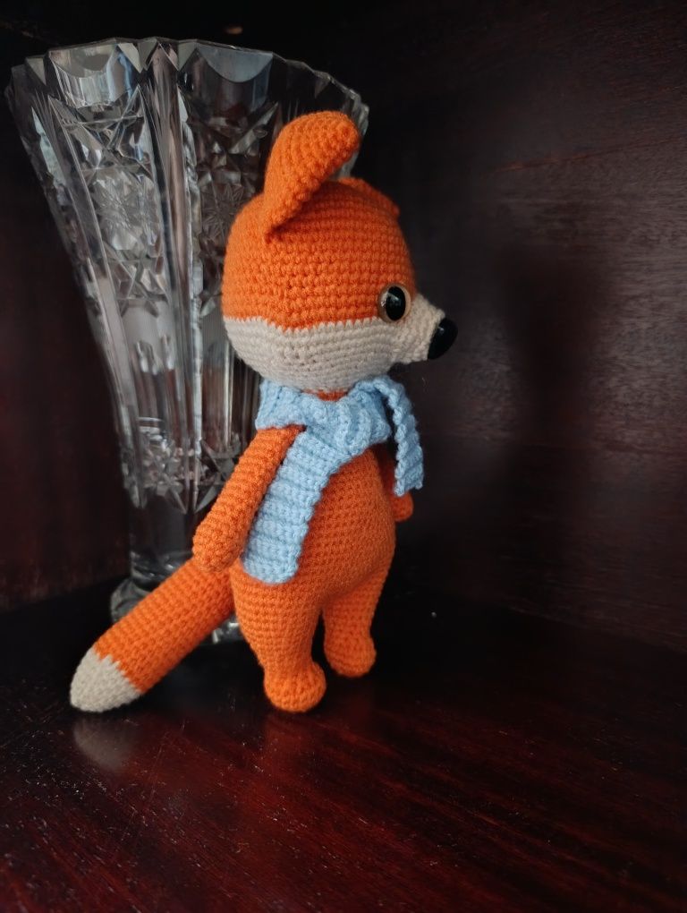 Вязанная игрушка Лиса