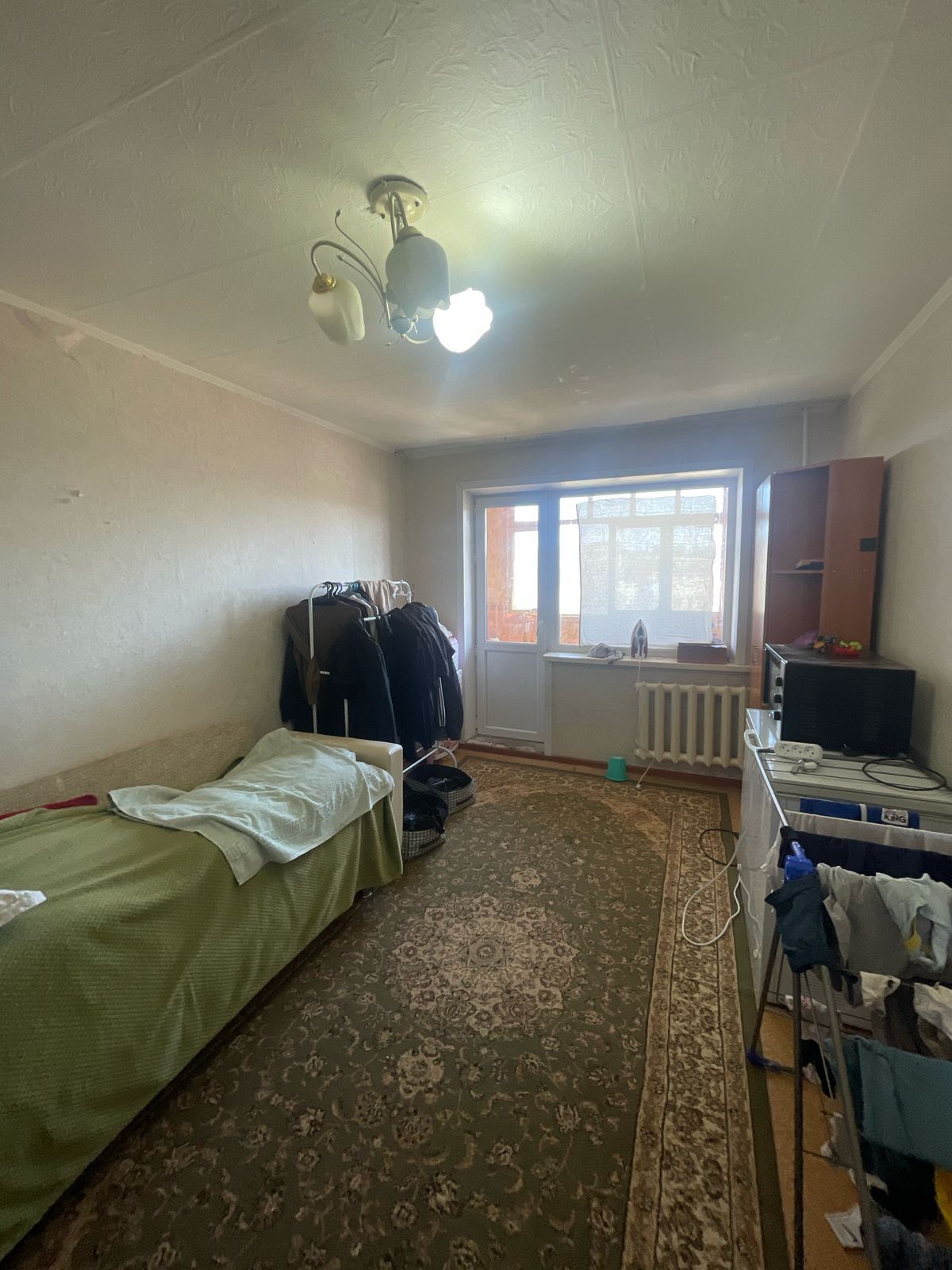Продаю 2-х комнатную квартиру в центре города. Адрес: Деева 15 кв42