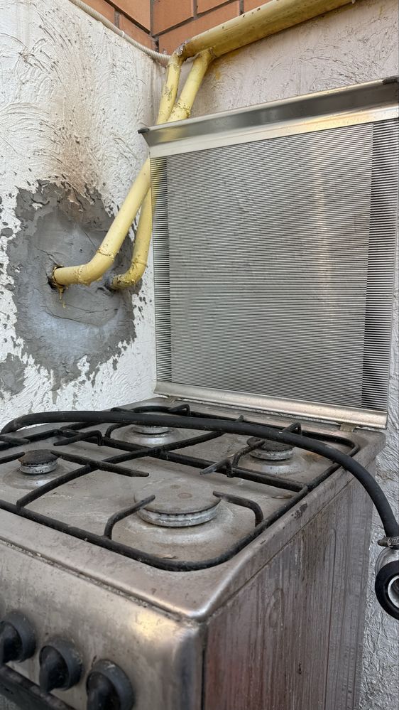 Продам газовую плиту