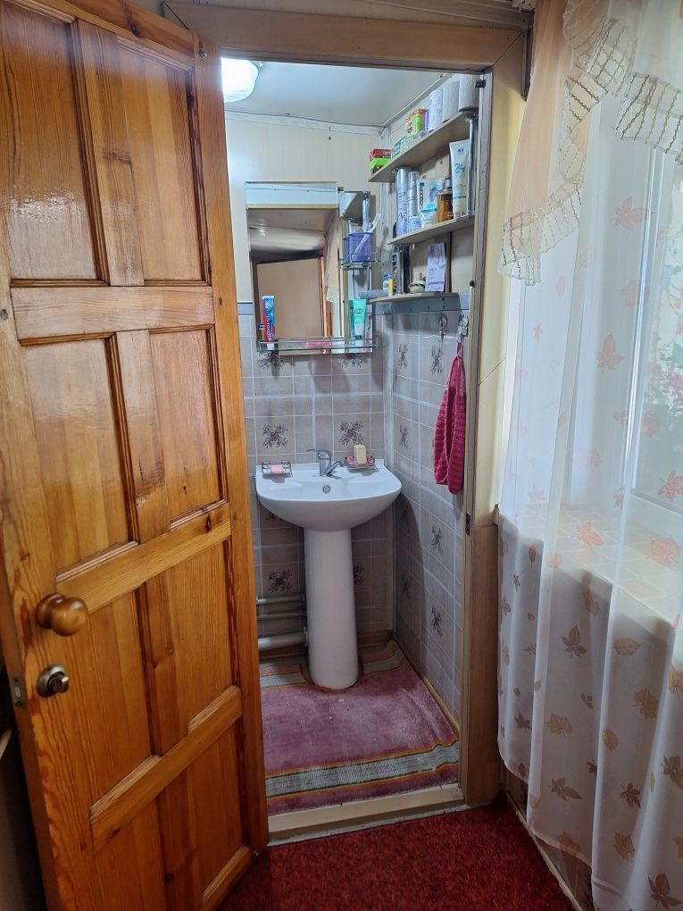 Продам ухоженный, теплый, благоустроенный дом, баня, гараж, летняя кух