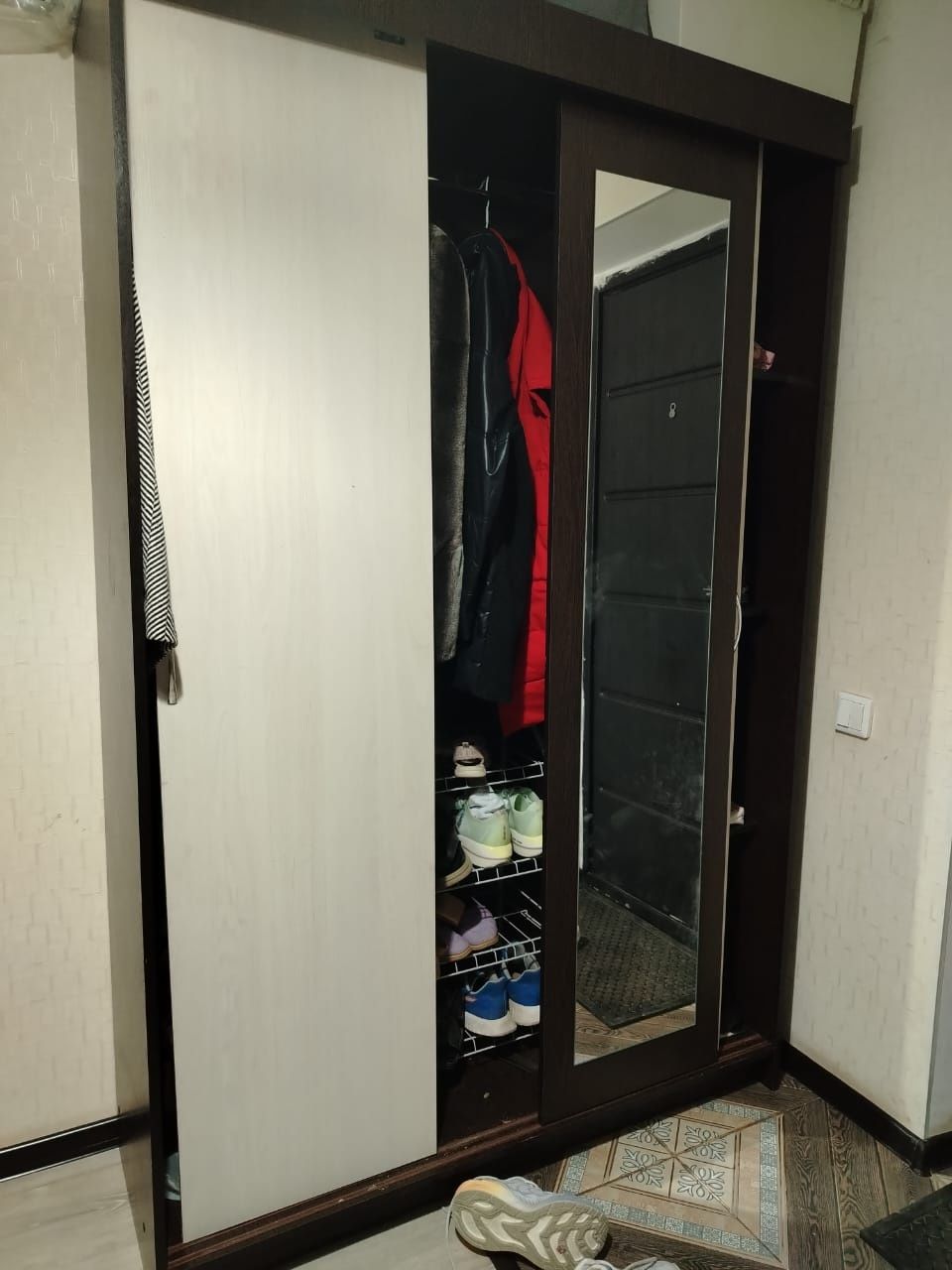 Продам шкаф в прихожую