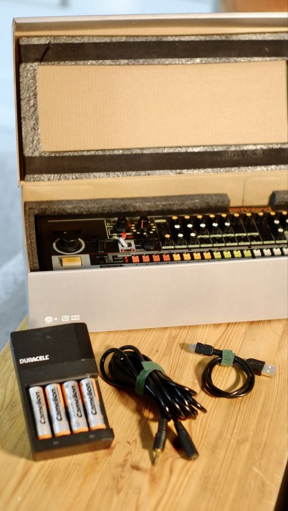 Продам драм-машину легенду Roland TR-08 Rhytm Composer