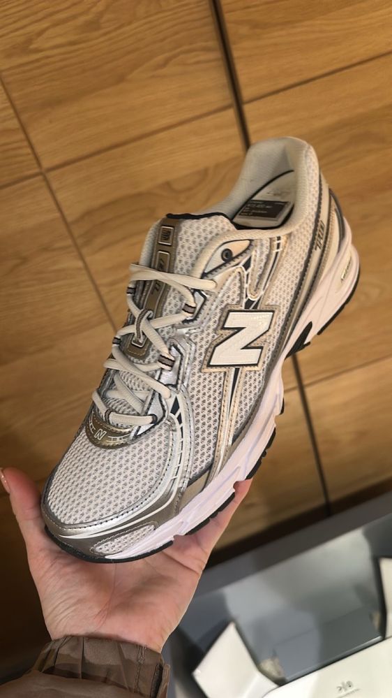Кроссовки NEW BALANCE 740 модель.