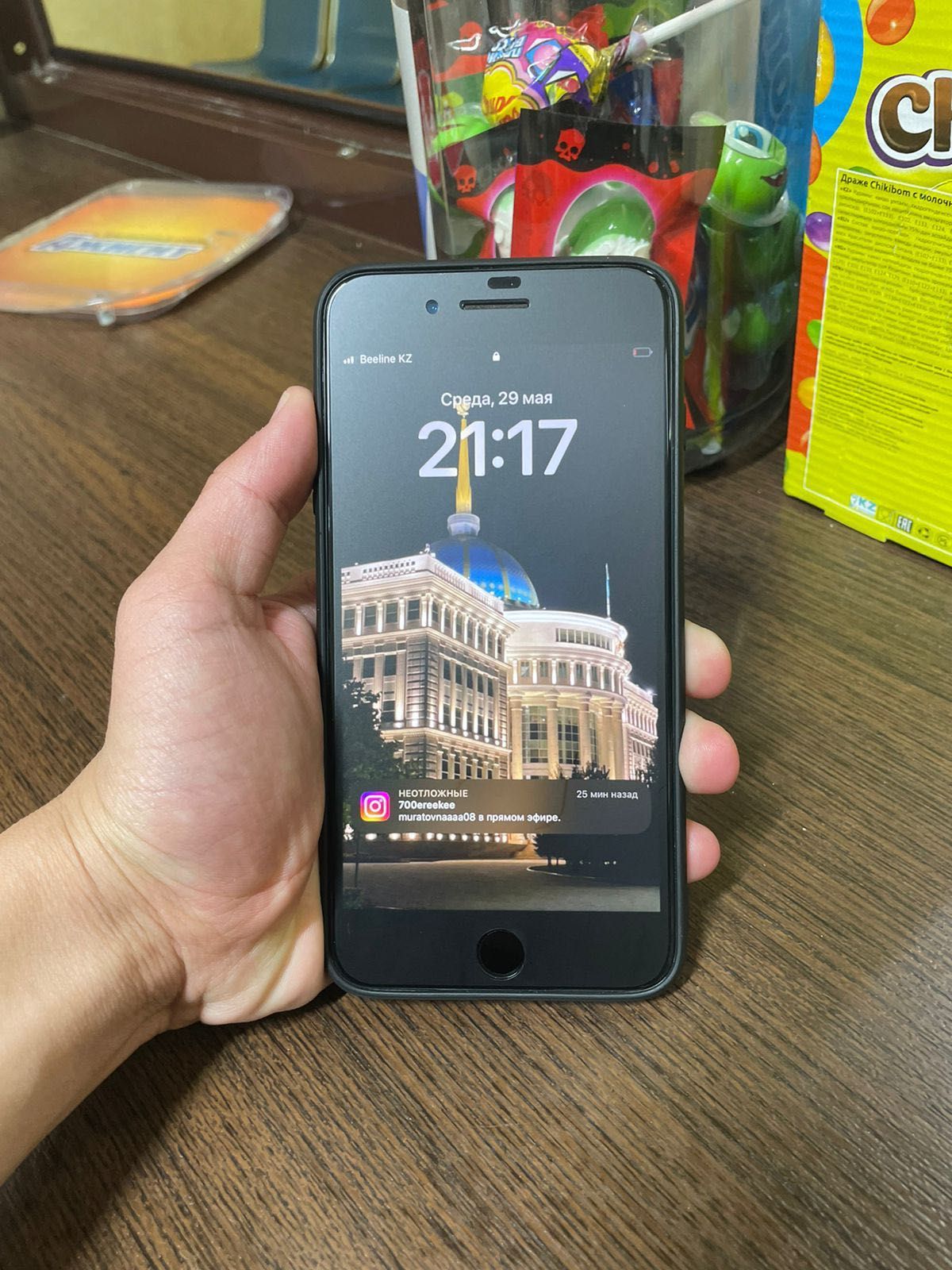 iPhone 8+  продаю ребят в идеал сост отзавитесь цена 45 000 тысяч