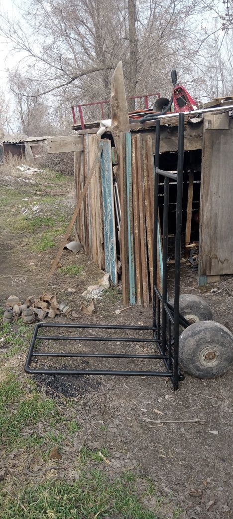 Продаю тачку на колесах самолета