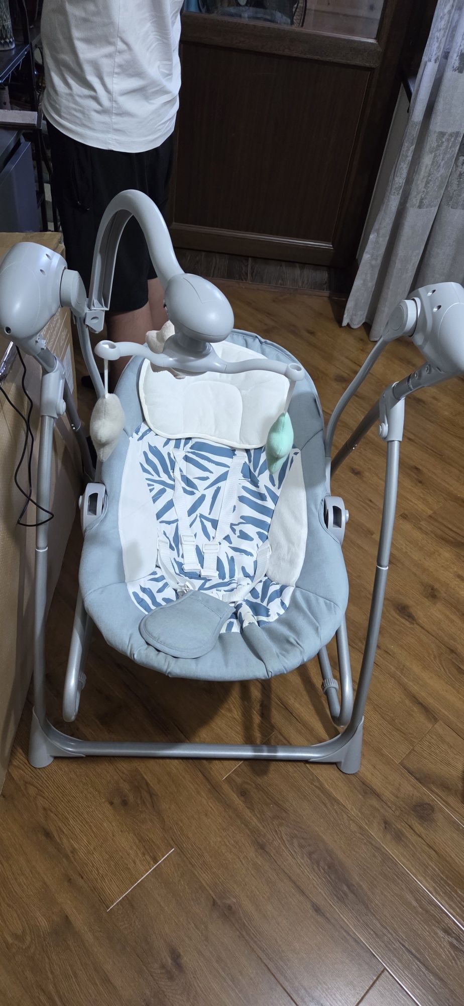 Продам качелю детскую