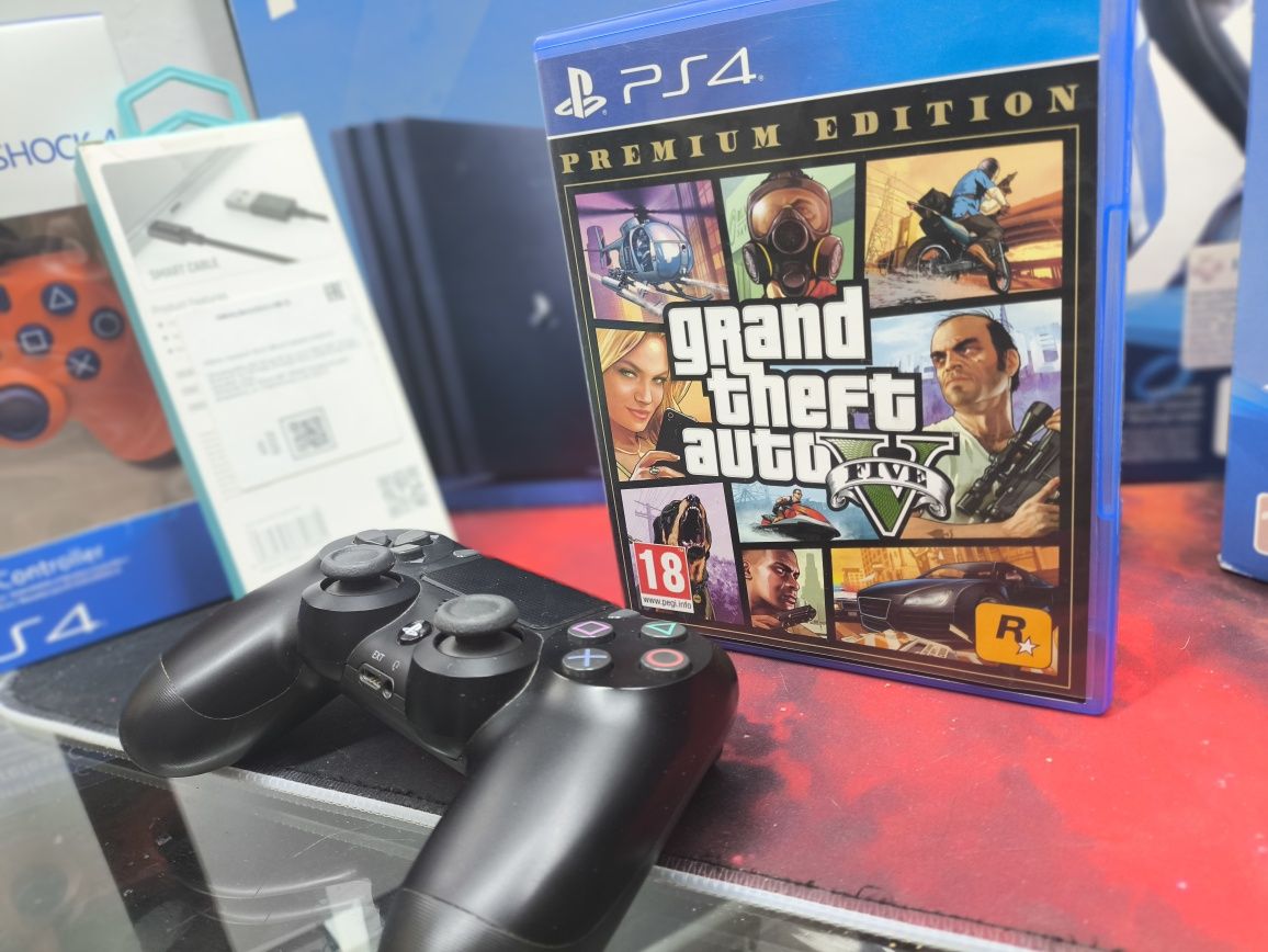 PS4 PRO 1000 GB 4K гейминг/коллекционное состояние+GTA5+2 Геймпада.