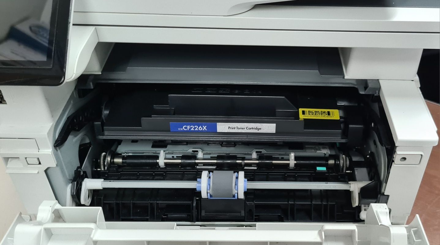 Продаю черно-белый лазерный принтер 3в1 HP LaserJet M426dw c WiFi
