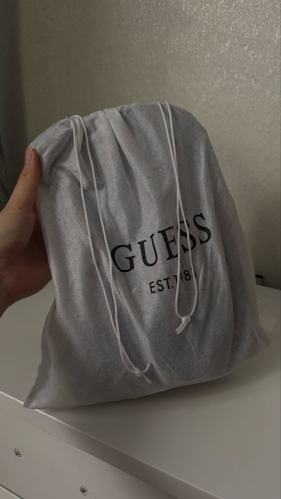 Сумка багет Guess