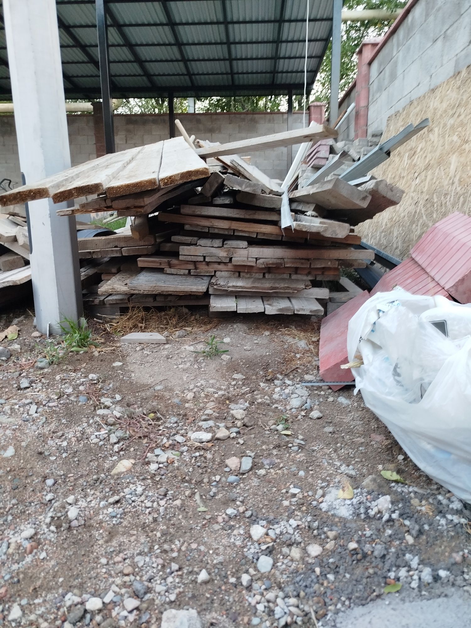 Доски бесплатно на дрова