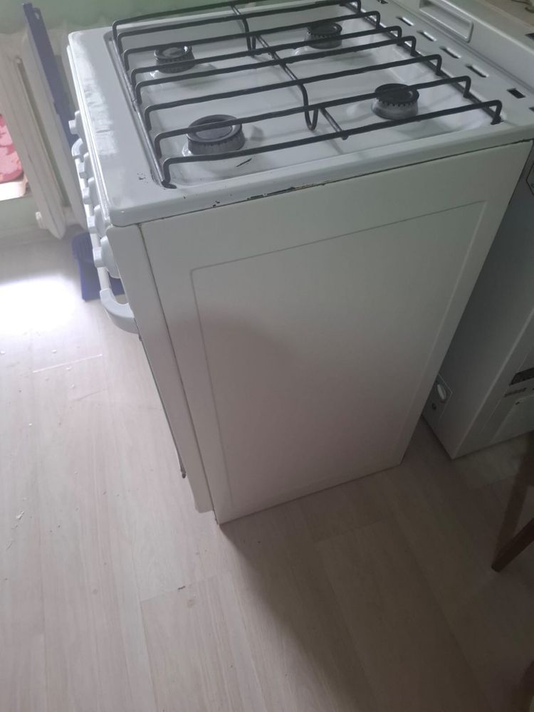Продам газовую плиту