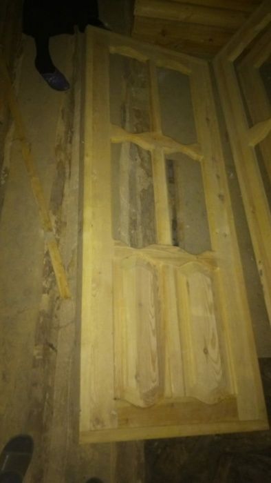 Срочно продам двери из сосны двухстворчатые