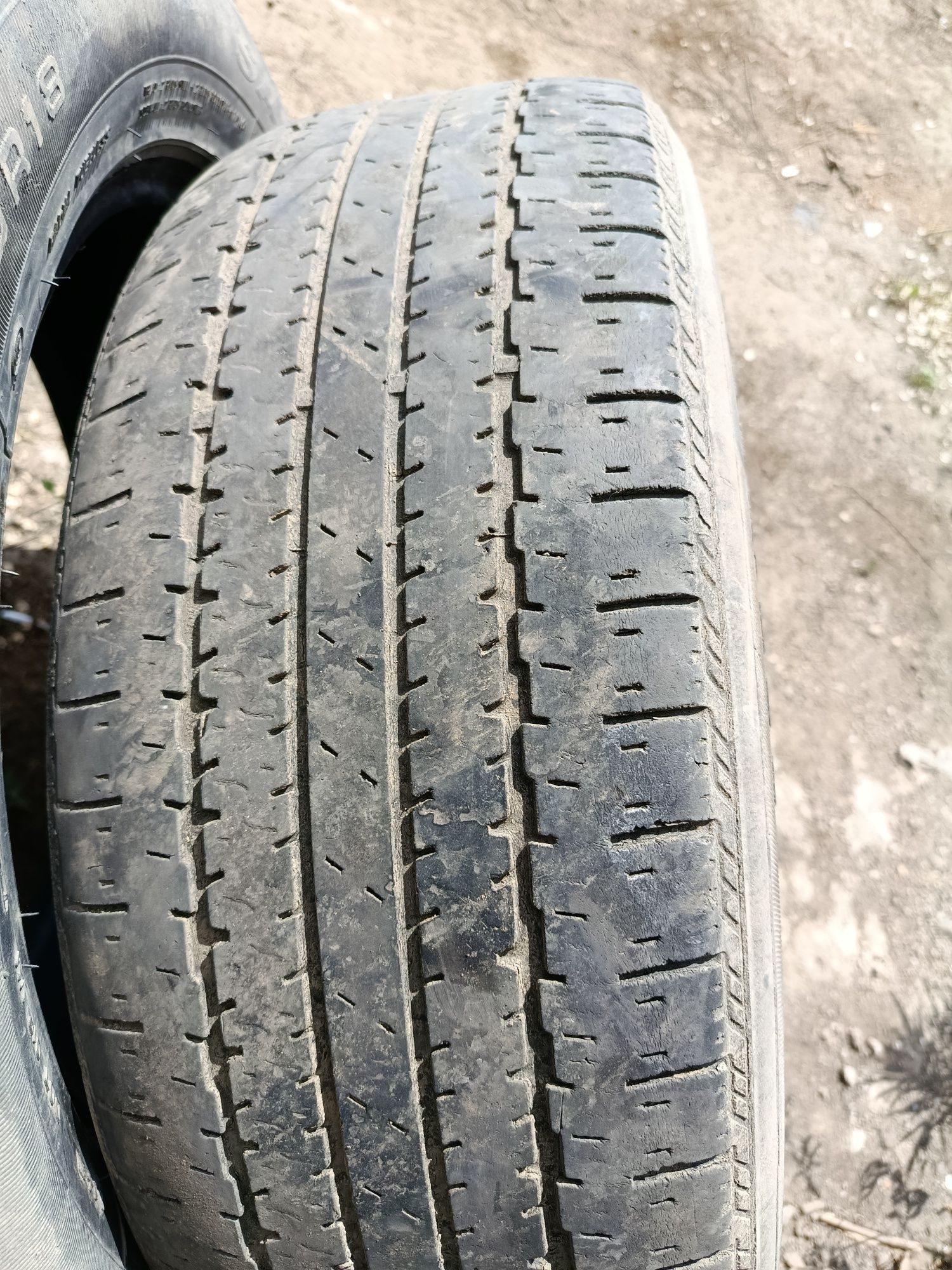 Продам 2 шины на 18