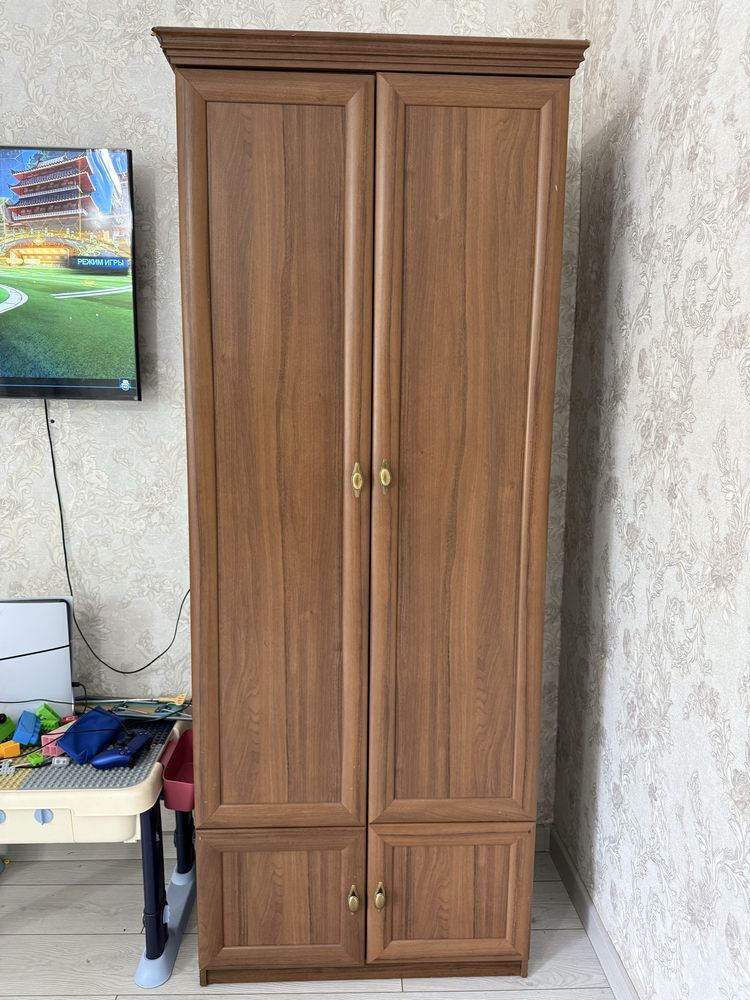 Шкаф для прихожей либо детской