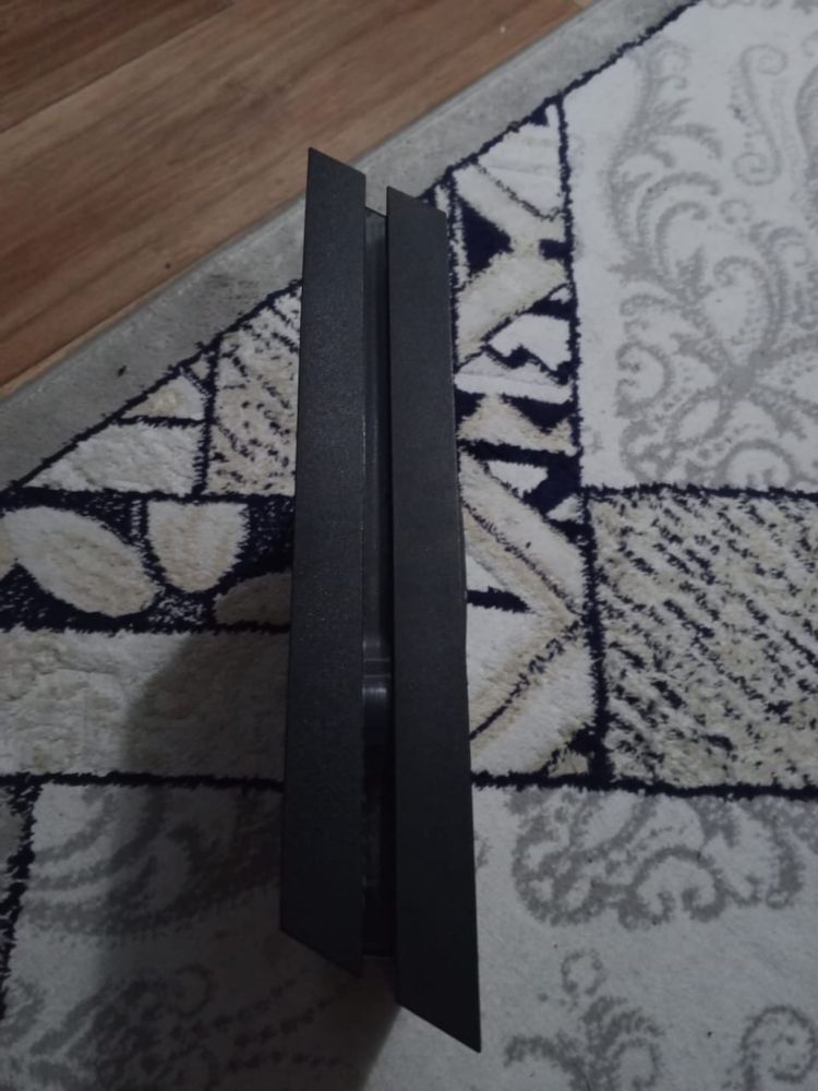 Sony PlayStation 4 500gb 2 геймпада +игры