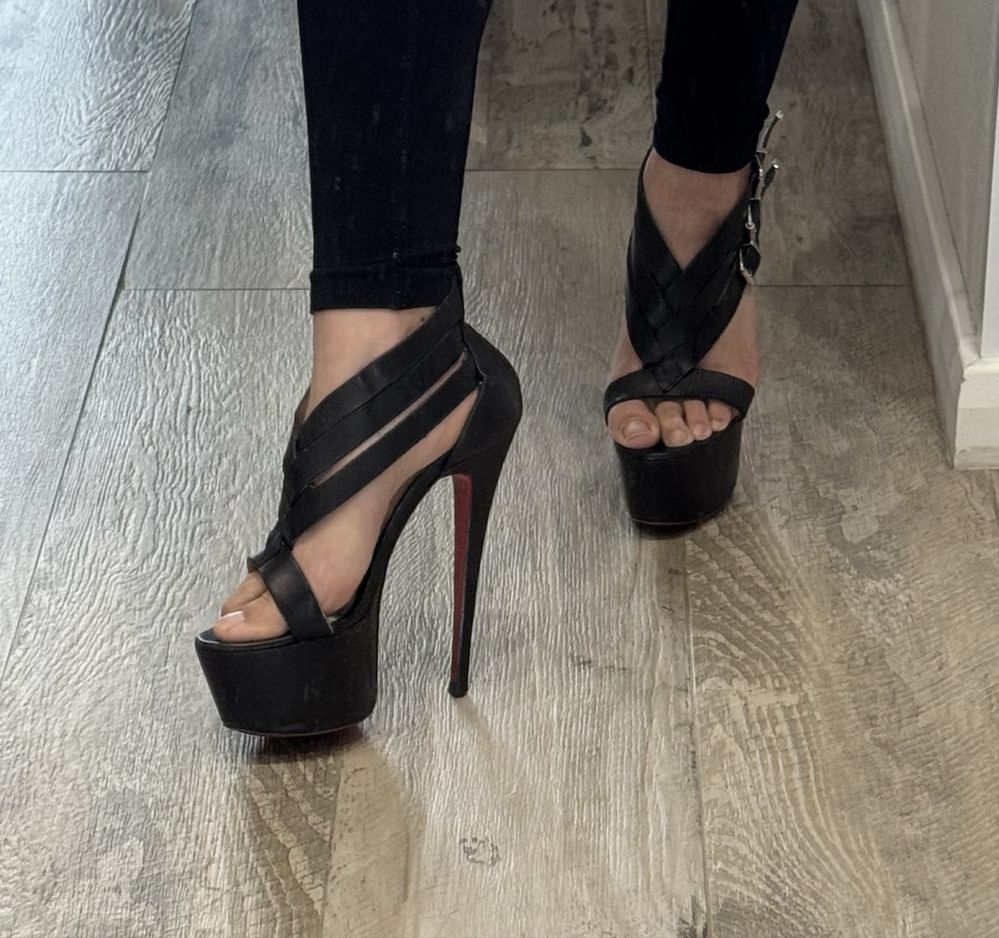 Продам туфли Christian Louboutin