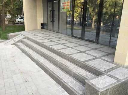 Гранитные бордюры. Гранитная брусчатка.