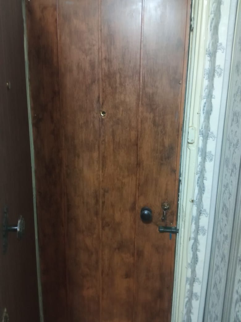 Продам железную входную дверь.