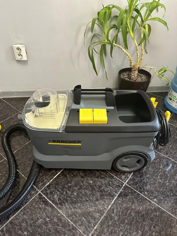 Продам моющий пылесос Karcher Керхер Карчер