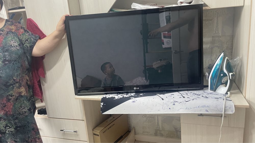 Продаю телевизор LG 42 дюйма (модель 42PJ350R-ZA)