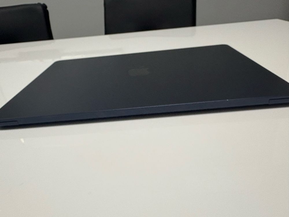 Продам MacBook 15 Midnight 16/256 gb