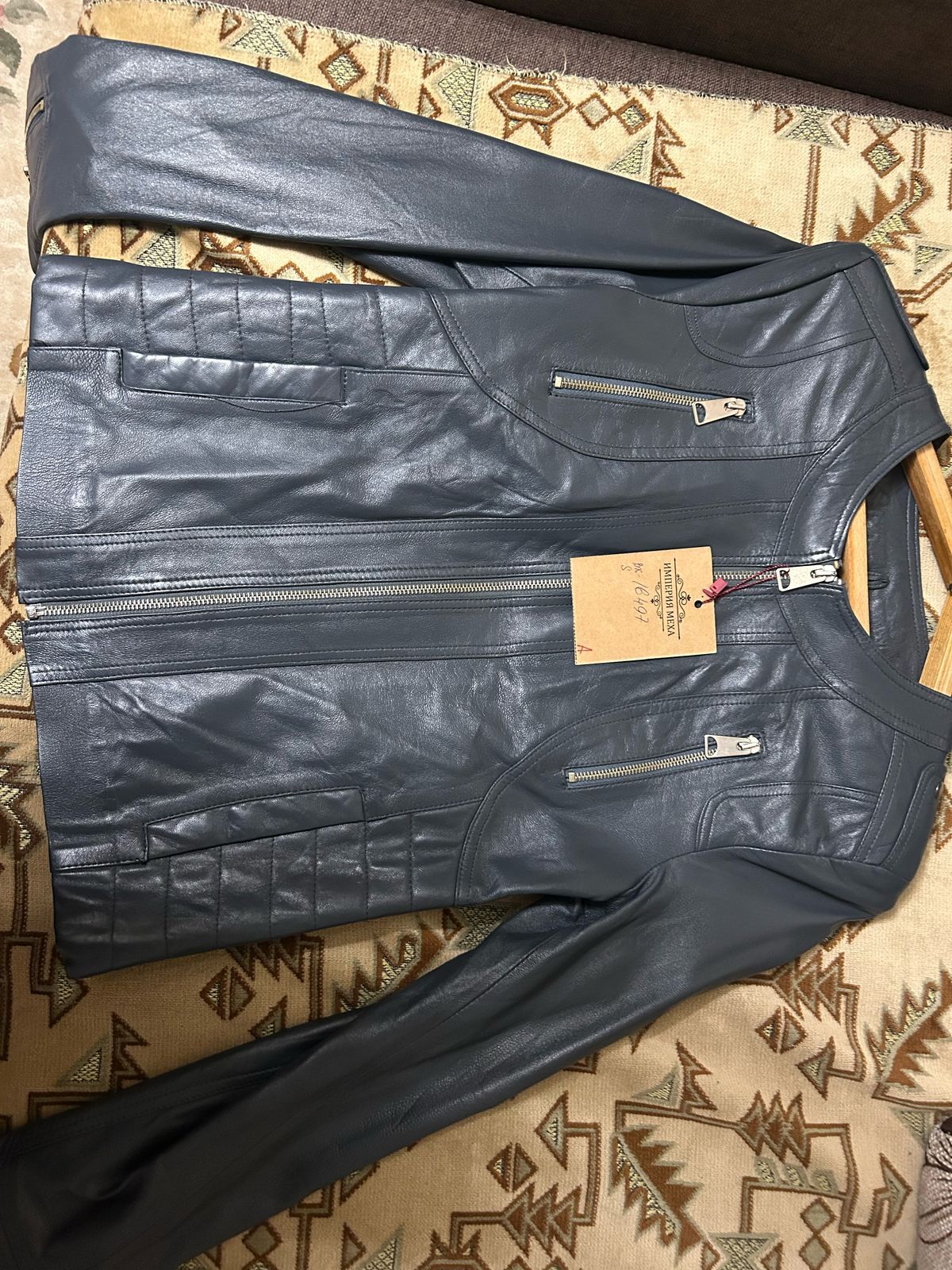 Продам кожаную куртку