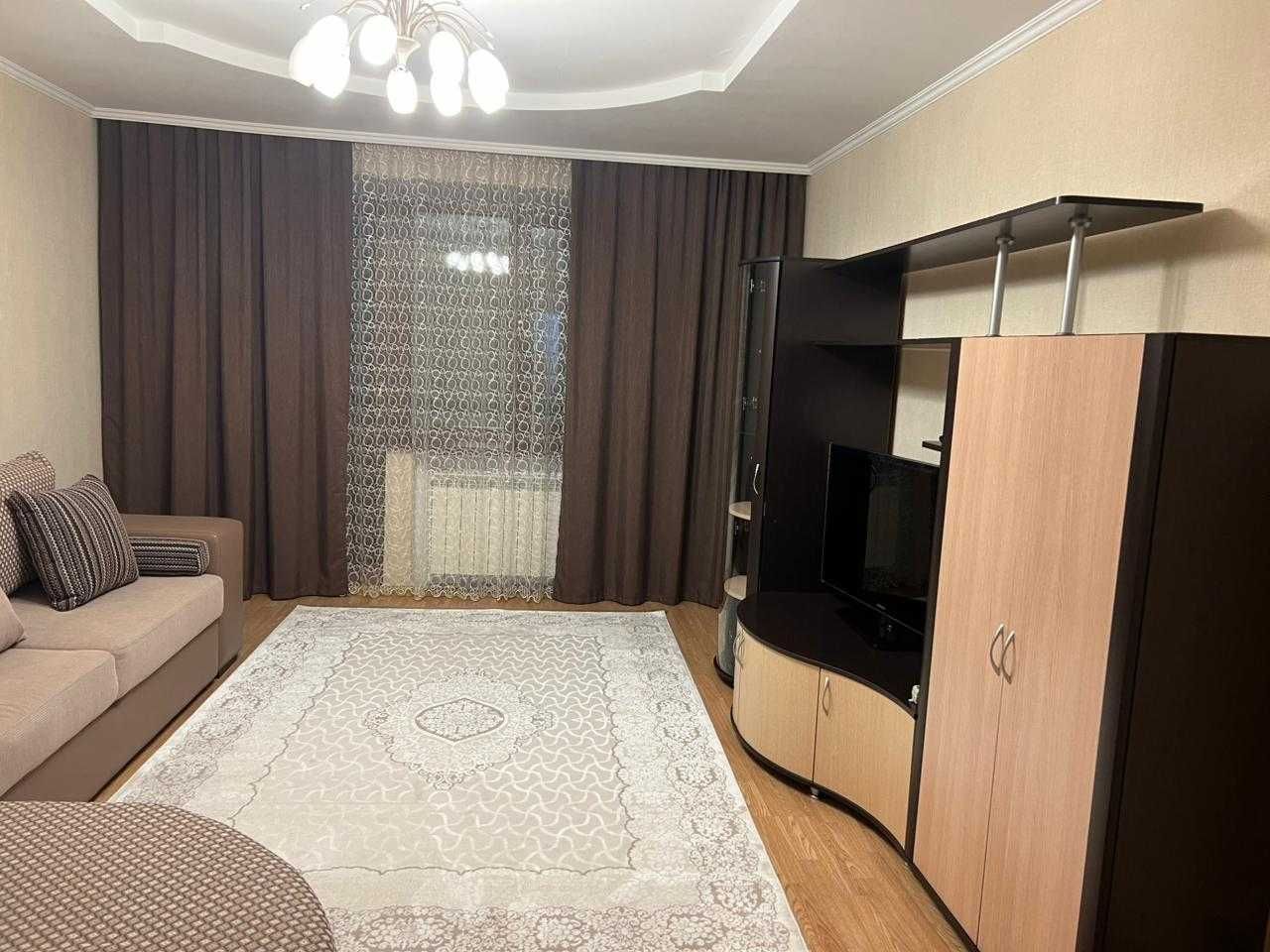 Продам трехкомнатную квартиру в центре города