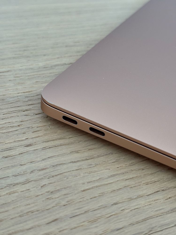 MacBook Air 13″ 2019 • i5 / 16 GB / 512 GB / USA версия • Алматы