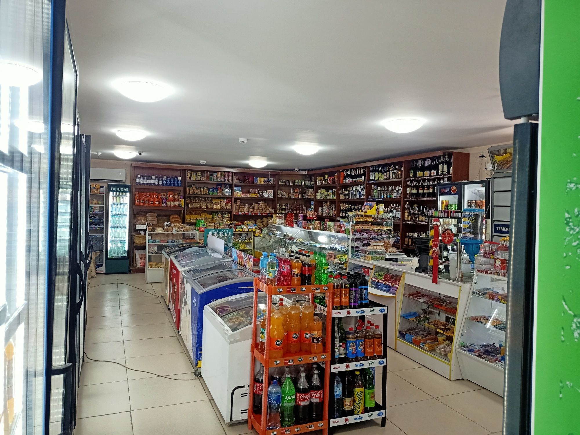 Продается действующие магазин и кафе-бар магазин