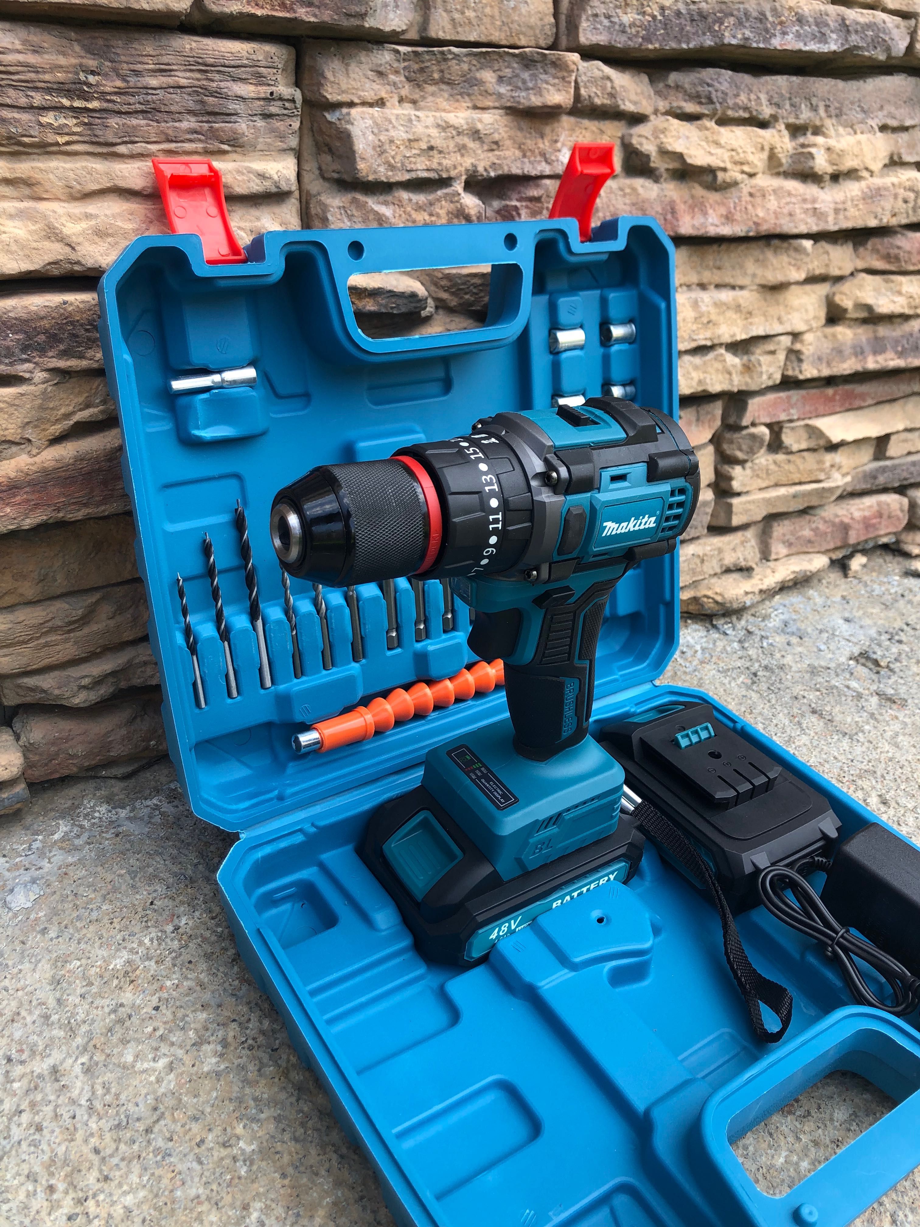 Аккумуляторный ударный шуруповерт Makita