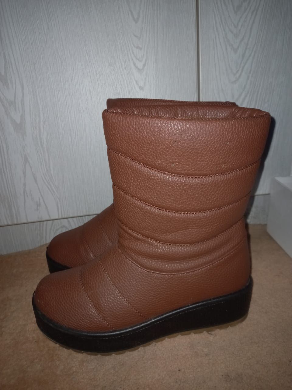 Продам женские сапоги