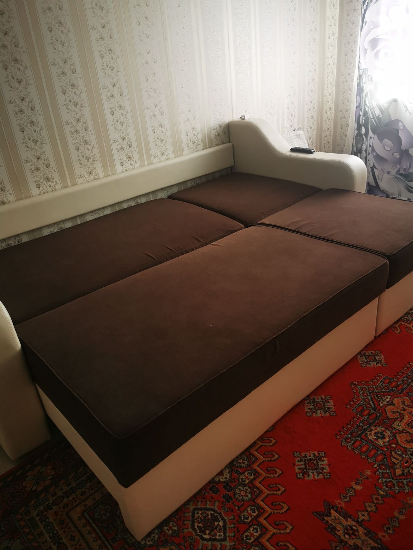 Продам диван срочно