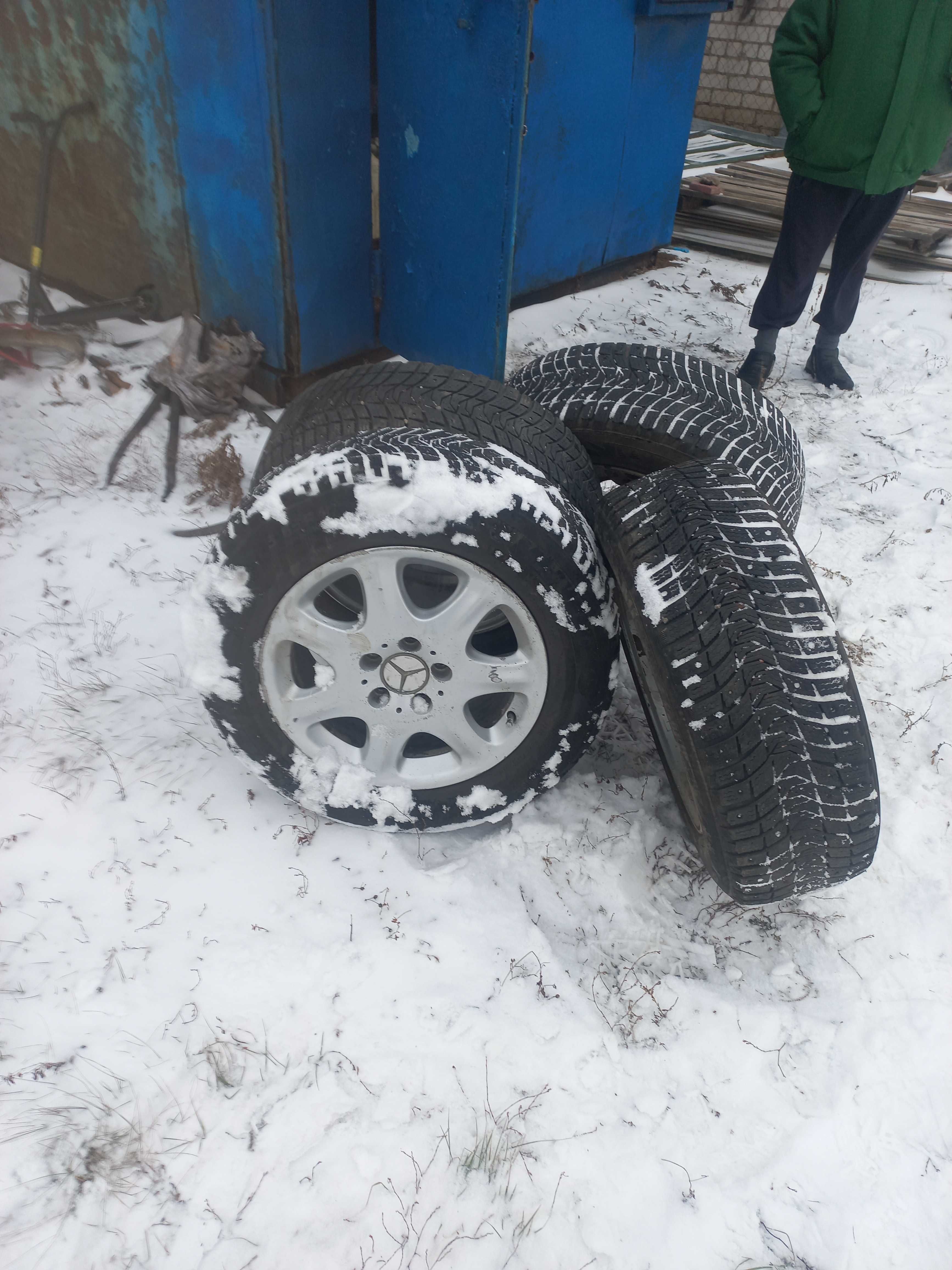 Продам зимние шины от минивэна