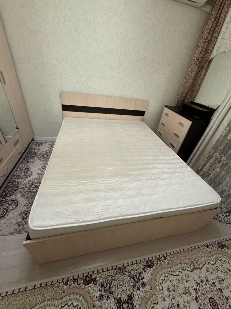 Продам спальный гарнитур