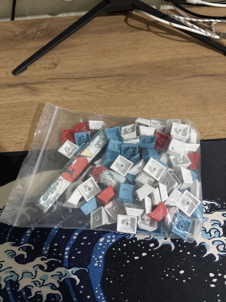 СРОЧНО!!Продам механическую клавиатуру, мышку, наушники, коврик