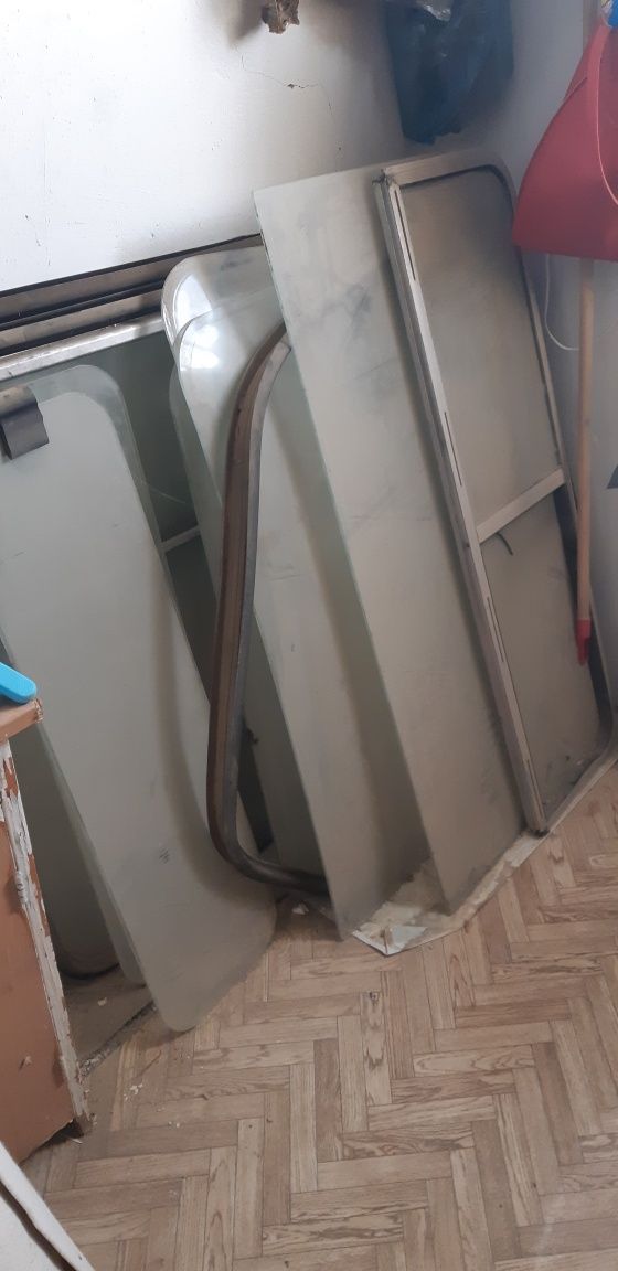 Кровать , шкаф бар новый, Холодильник жасамайды, телевизор подставка